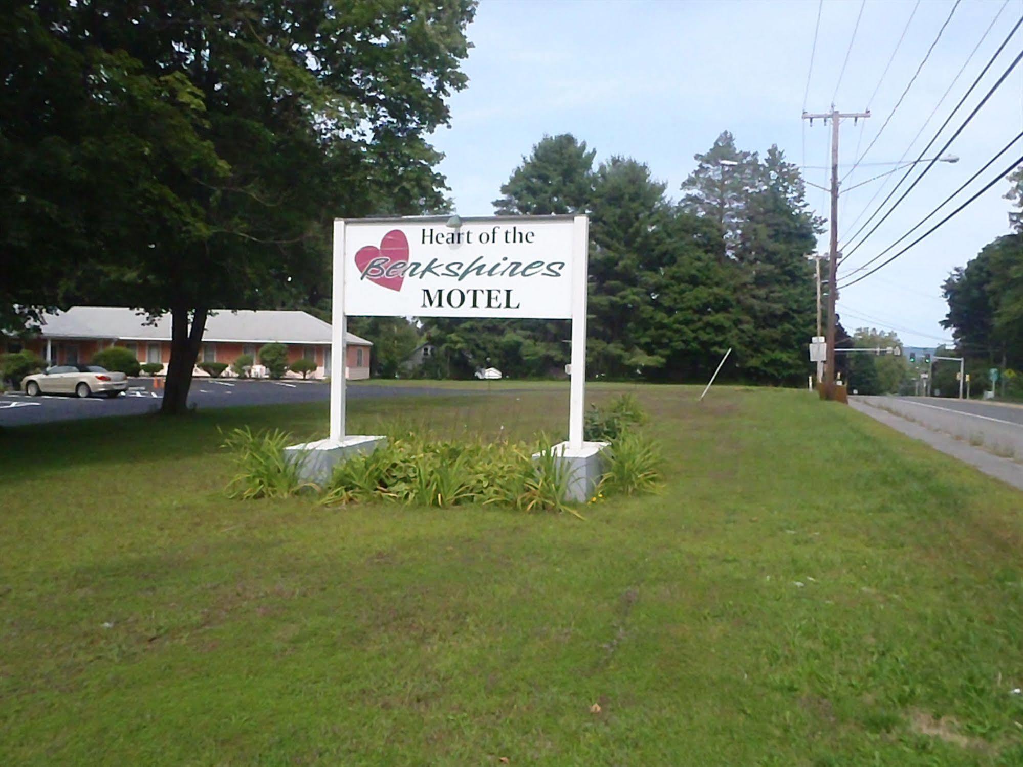 Heart Of The Berkshires Motel Pittsfield Exterior photo